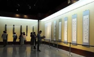 《吉林市首届“古韵江城”古琴文化艺术节#8226;古琴名琴和书法展览》在吉林市博物馆展出
